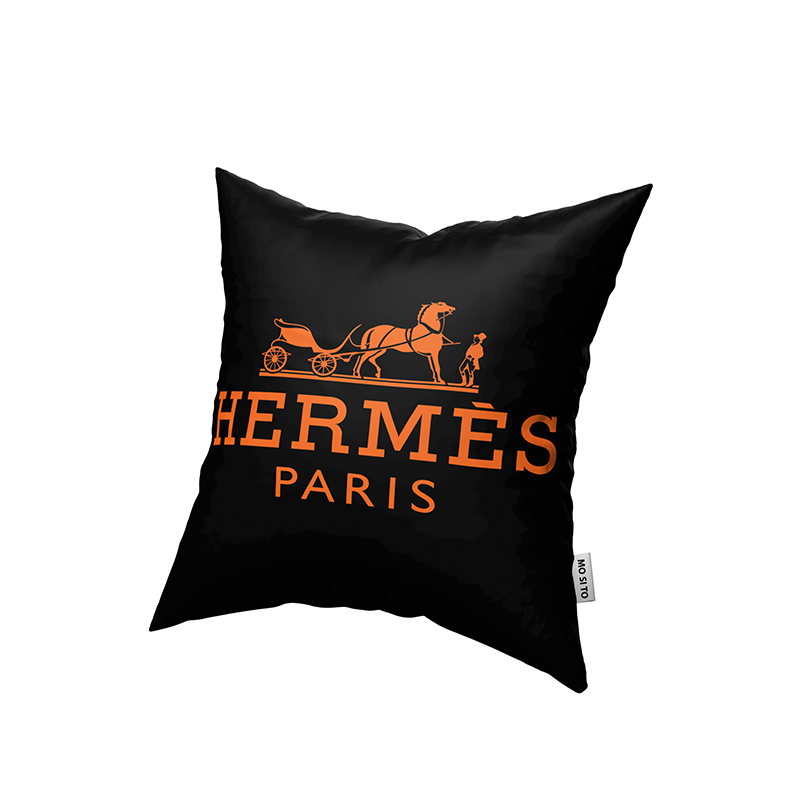 کوسن‌های رنگی روی مبلمان طوسی در دکوراسیون مدرن نشیمن