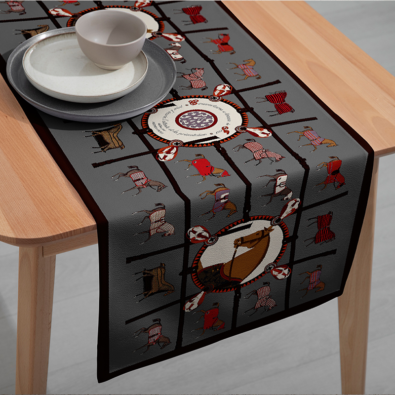 میز پذیرایی با ترکیب رومیزی ساده و رانر طرحدار